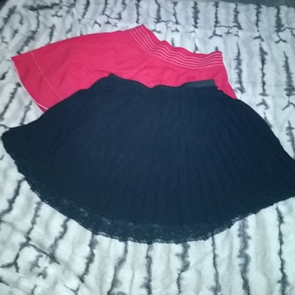 2 skirts Black and Red